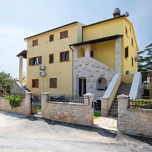  Apartment Dadic With Parking & Playground